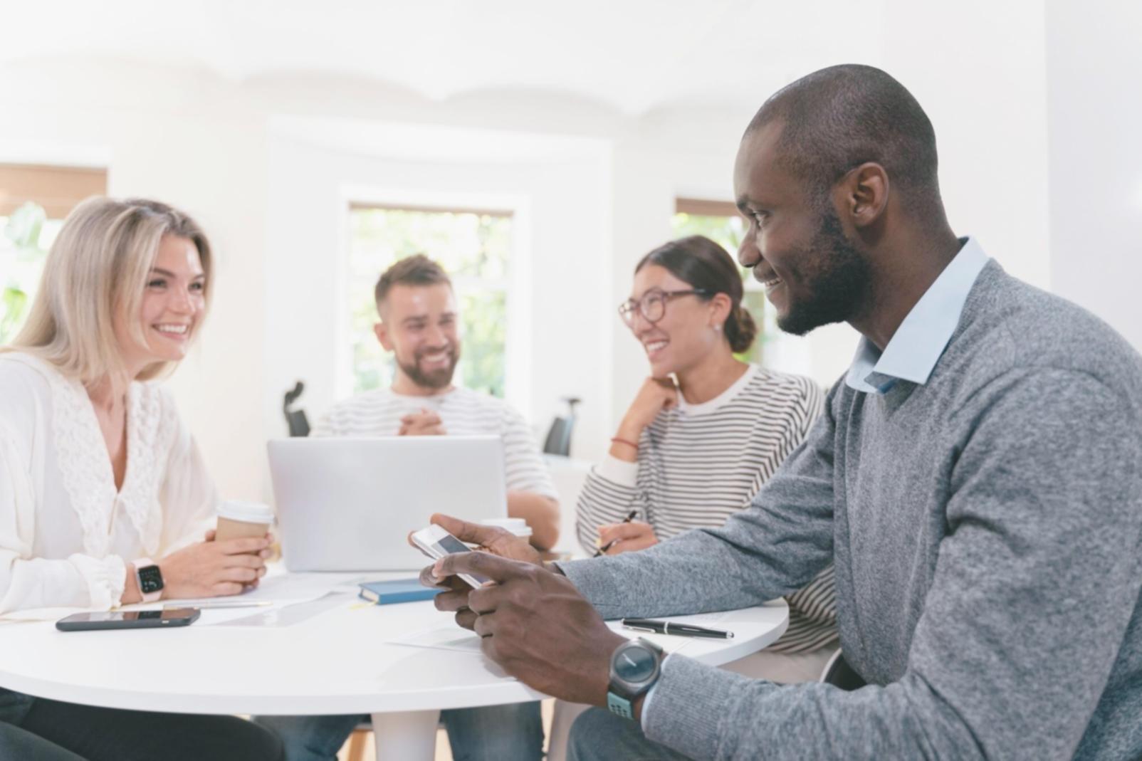 Moderne Lernumgebung bei xelathenior für Finanzanalyse